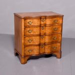 Quality George 2nd Style Block Front Burr Walnut Neat-Sized Chest of Drawers