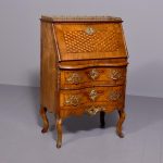 Attractive 19th Century French inlaid walnut ladies writing bureau