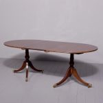Attractive George III style pedestal mahogany dining table with additional leaf